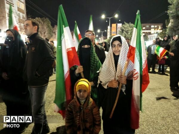 بلوار فضل، صحنه عشق و ارادت ملت به رهبر در شبی دیگر