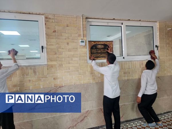 غبارروبی نمازخانه‌های مدارس قشم در آستانه سال تحصیلی جدید
