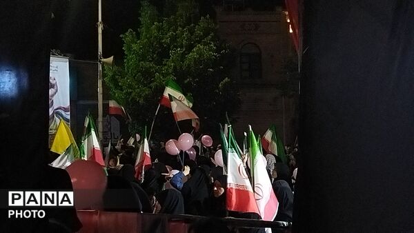 دختران نیشابوری در صف اول تجمعات-۲