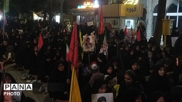 قاب هایی از رهبر شهید و رهبر معظم انقلاب در دستان سنگربان نیشابوری 