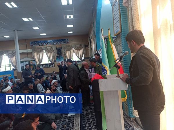  نماز عبادی، سیاسی جمعه با رنگ و بوی دهه فجر در فاروج