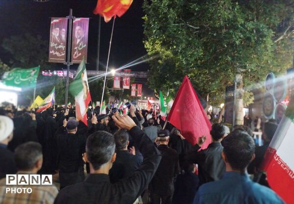 نهمین شب از مراسم عزاداری امام حسین همراه با هئیت زنجیر زنی در حسینیه امام خمینی