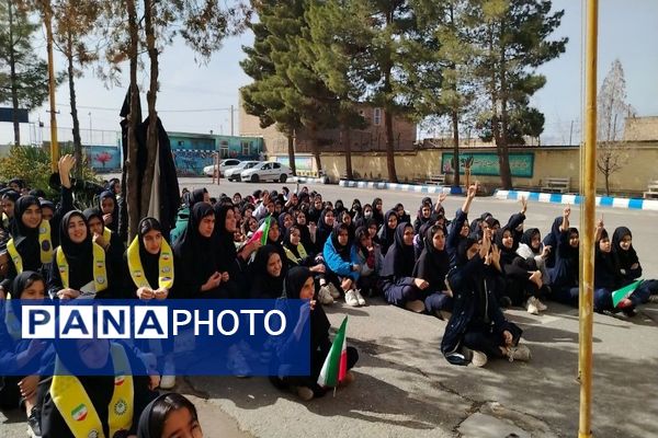 گلبانگ زنگ چهل و هفتمین پیروزی انقلاب اسلامی در مدرسه شهید مجید دهنوی 