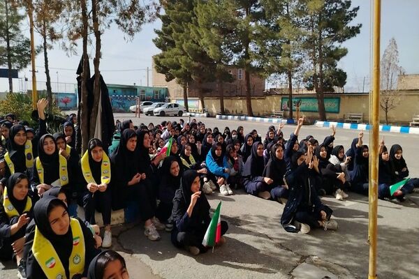 گلبانگ زنگ چهل و هفتمین پیروزی انقلاب اسلامی در مدرسه شهید مجید دهنوی 