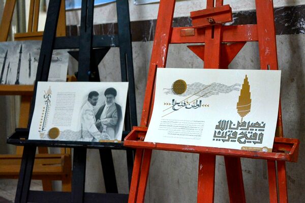 فانوس به دبیرستان حکمت آمد
