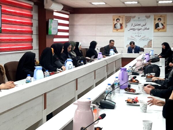 مراسم تقدیر از دانش‌آموز پژوهنده و فناور برتر کشوری و استانی ملارد 