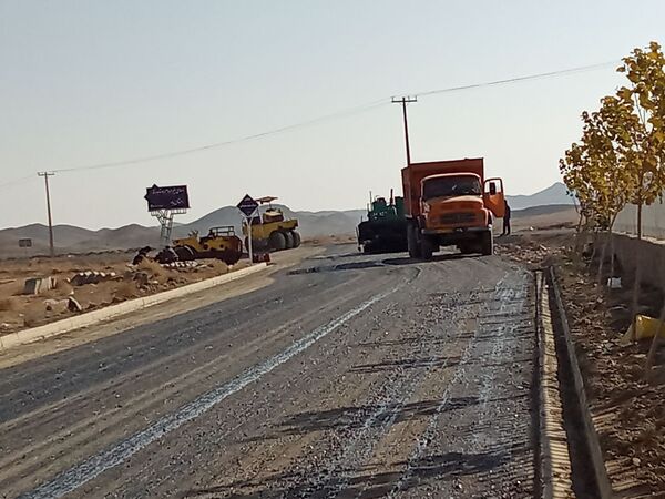 آغاز عملیات آسفالت ریزی در روستای درخت سنجد 
