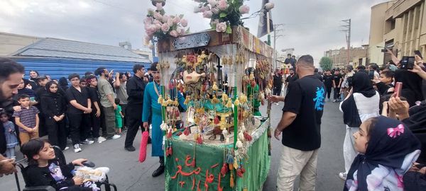 استقبال عزاداران حسینی از کاروان نمادین اسرای کربلا در قم