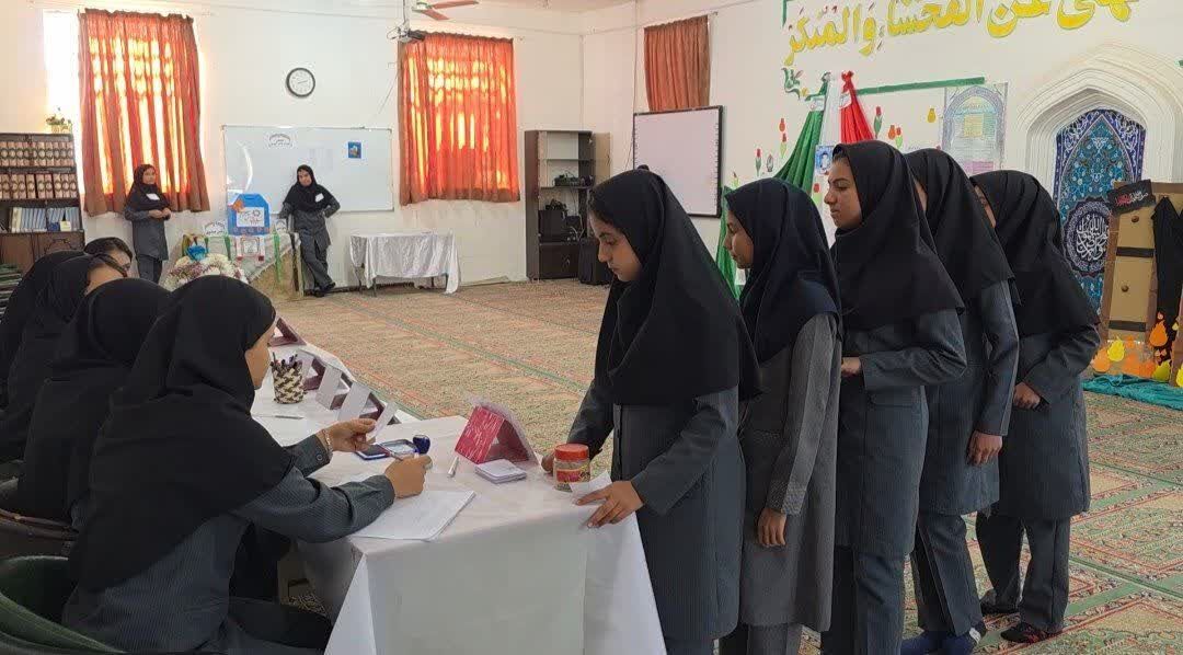 برگزاری انتخابات شورای دانش‌آموزی در مدارس شهرستان بافق