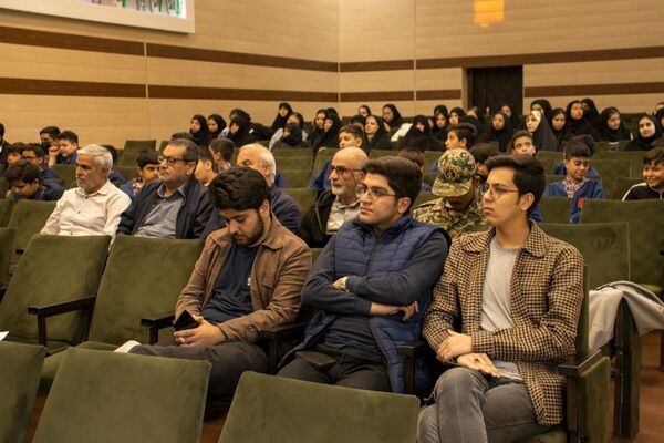 آیین رونمایی کتاب یک نفس تا کربلا روایت داستان زندگی دانش آموز شهید حسین سلیمی