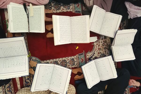 بازدید مسئولان آموزش‌ و پرورش از اعتکاف دختران در مسجد الزهرا(س) قیامدشت