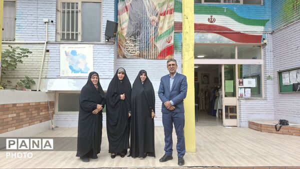 مانور بازگشایی با شعار برای ایران، برای مدرسه در تهران