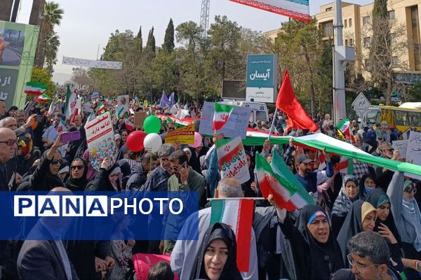 ۲۲ بهمن روز همبستگی و حضور مردم است