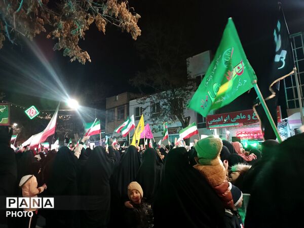 راهپیمایی شبانه در شهرستان باخرز