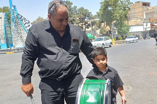 حضور پرشور کودکان و نوجوانان ورامینی در مراسم عزاداری روز عاشورا