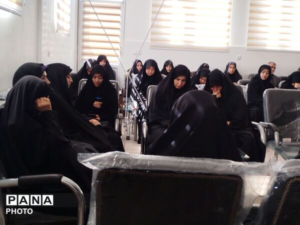 محفل شعر امین؛ ادای احترام به رهبر شهید و زنده نگه داشتن سنت گردهمایی شاعران
