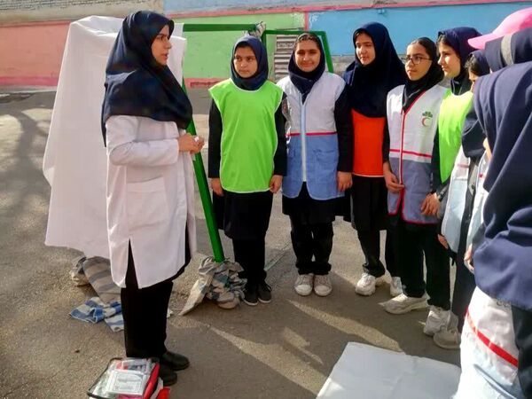 مانور زلزله و آموزش اطفای حریق و ایمن سازی در مدرسه شهید جواهری دو 