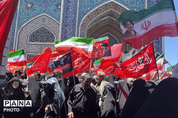 مشهد در سوگ؛ بدرقه باشکوه رهبر شهید انقلاب در جوار بارگاه رضوی
