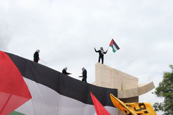 غرش خشم انقلابی دانشجویان دانشگاه آزاد مشهد علیه صهیونیسم و فریاد همبستگی با غزه