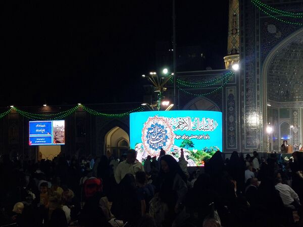 شکوه و سرور در بارگاه منور رضوی در شب ولادت پیامبر اعظم(ص)