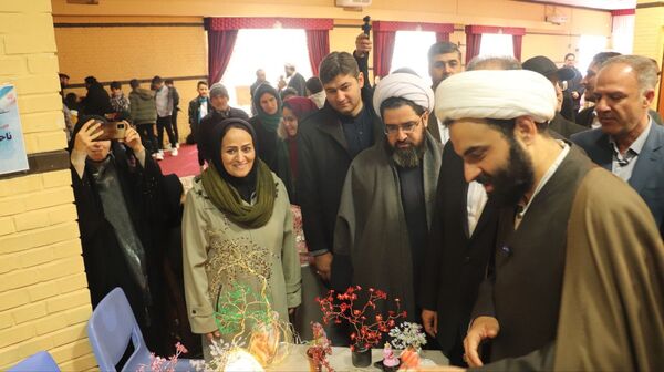 بازدید معاون وزیر از نمایشگاه دستاوردهای کانون‌های فرهنگی و تربیتی استان آذربایجان‌شرقی