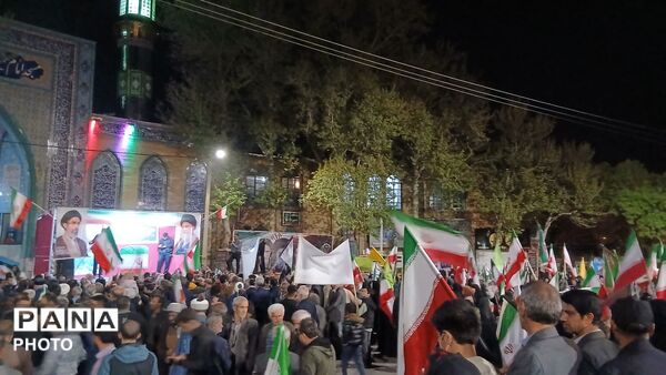 در میدان هستیم و می مانیم تا پای جان برای ایران 