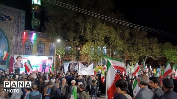 در میدان هستیم و می مانیم تا پای جان برای ایران 