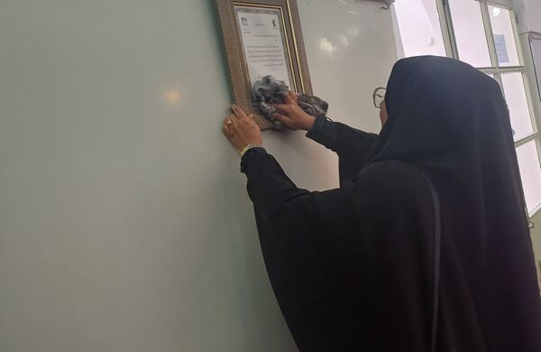 غبار روبی مسجد جامع کوهپایه همزمان با حلول ماه رمضان و ایام نوروز