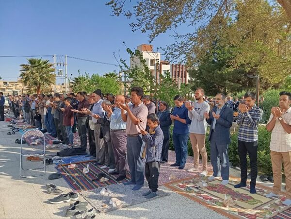 برپایی نماز عید سعید فطر در پارک شهدای کوچه بیوک