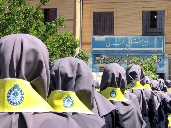 بازدید ارزیاب سازمان دانش‌آموزی کشور از دبیرستان تشکیلاتی المهدی ناحیه ۵ مشهد
