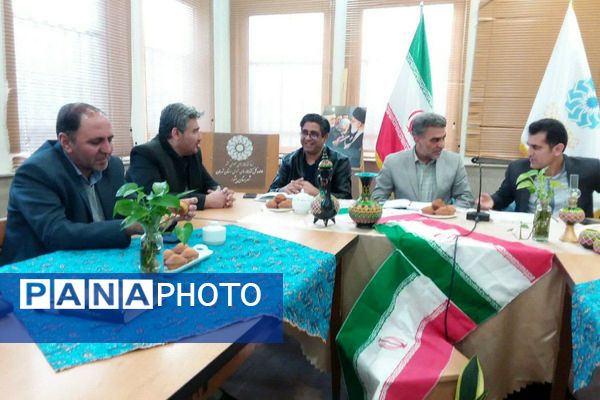 پرتو فجر در کتابخانه پانزده خرداد درخشید؛ عصر شعر انقلاب با حضور شاعران و فرهیختگان