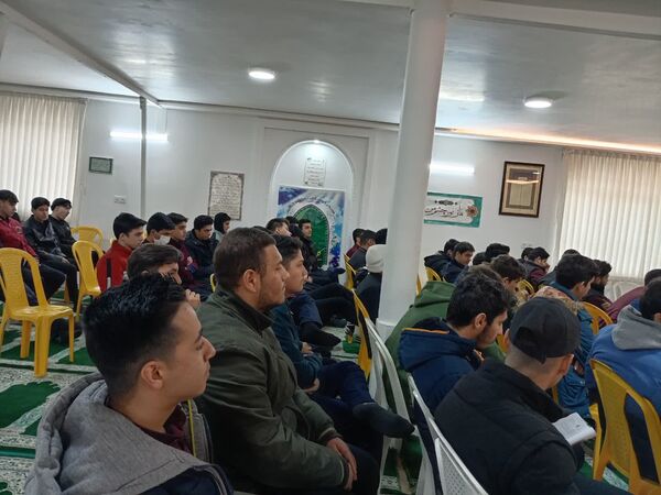 جلسه تجربه گردانی با قبول شدگان کنکور سراسری در دبیرستان نمونه آیت‌الله خامنه‌ای