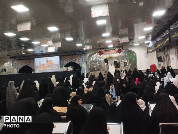  نماز جماعت در امامزاده سید حمزه کاشمر 