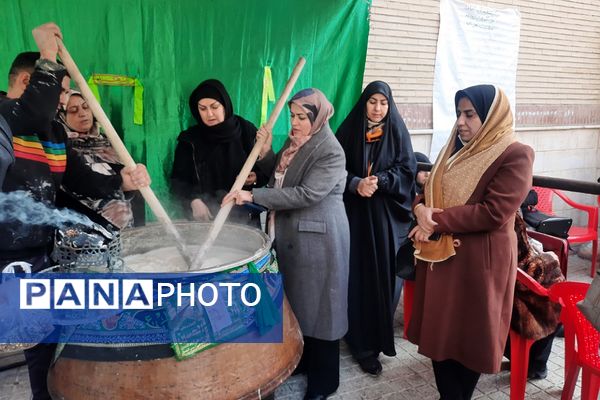 مراسم پخت سمنو در مدرسه حضرت ولیعصر(عج) ناحیه یک شهرری