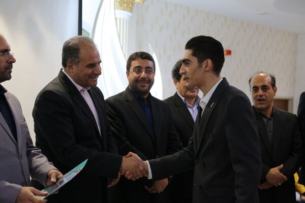 نشست مدیرکل آموزش و پرورش آذربایجان شرقی با نمایندگان مجلس دانش‌آموزی