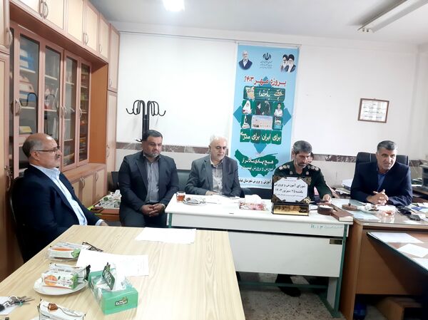 برگزاری نشست شورای آموزش و پرورش در عباس‌آباد 