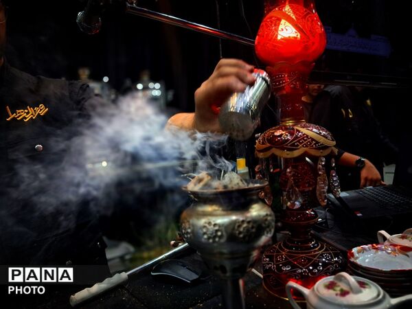 عطر خدمت در موکب چایخانه حضرت ام‌البنین(س)