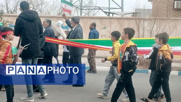 راهپیمایی 22 بهمن در روستای صرم قم