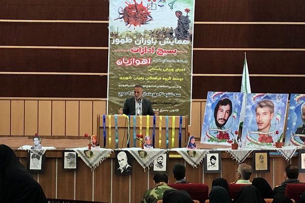حضور دانش‌آموزان و مسئولان در یادواره شهدا دفاع مقدس ناحیه 2 شهرری 