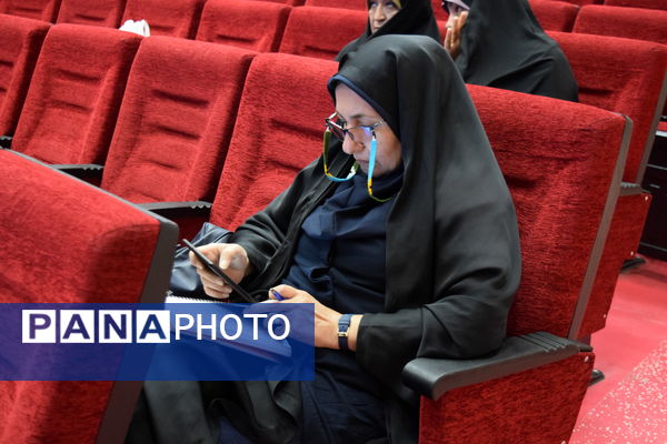 نشست توانمندسازی مدیران منطقه ۱۴ با محوریت مدیریت مدرسه‌محور و تحول آموزشی