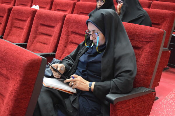 نشست توانمندسازی مدیران منطقه ۱۴ با محوریت مدیریت مدرسه‌محور و تحول آموزشی