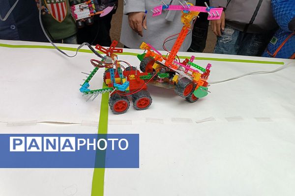 مسابقات رباتیک دانش‌آموزی به مناسبت هفته کانون ها 