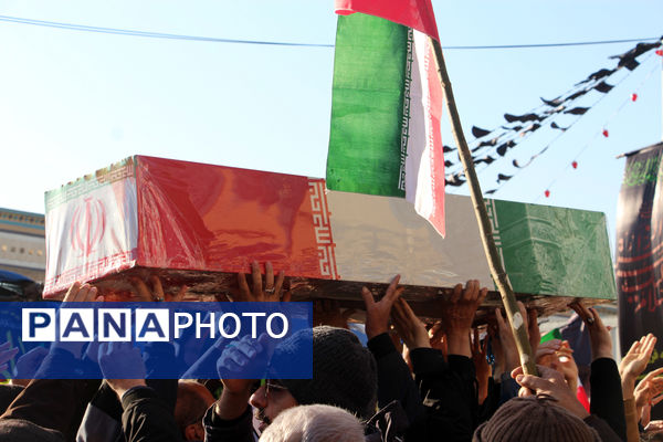 آیین تشییع لاله‌های فاطمی در قم