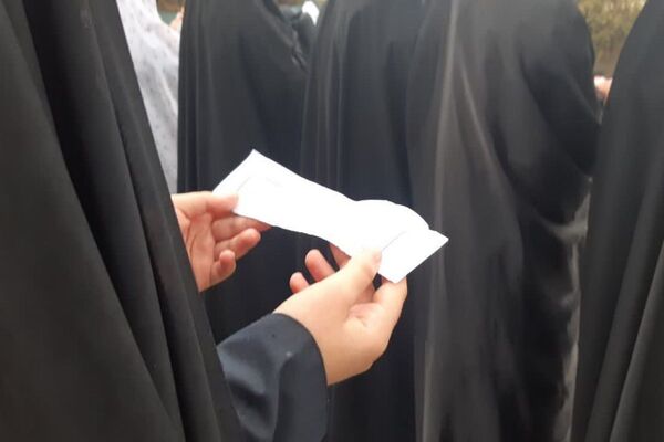  نماز باران در مدرسه جنت با حضور جمعی دانش‌آموزان