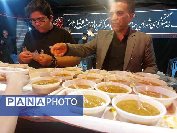 برپایی موکب پذیرایی آموزش و پرورش ناحیه 2 از زائران پیاده رضوی