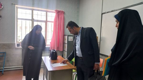 بازدید سرپرست اداره آموزش و پرورش استثنایی استان از روند برگزاری امتحانات نوبت دوم