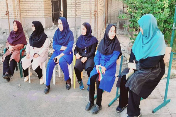 جشن روز دانش‌آموز در دبستان امید انقلاب بوشهر