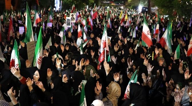 تا آخرین نفس تا آخرین قطره خون می ایستیم 