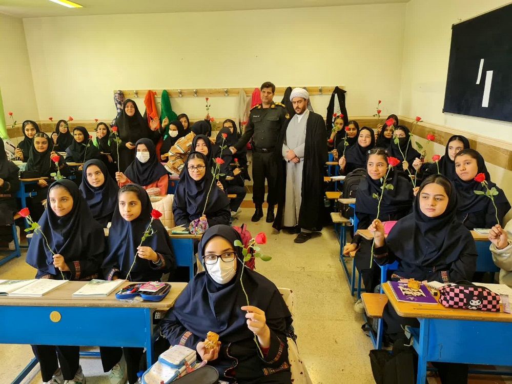 ویژه برنامه هفته نیروی انتظامی در دبیرستان شهید تیمسار فلاحی ناحیه یک کرج 