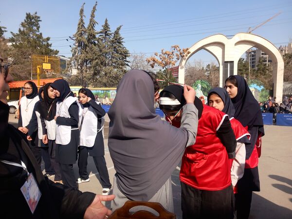 مسابقات بین مدرسه ای جام اقتدار ایران دردبیرستان دوره اول آرمینه مصلی نژاد ناحیه ۶